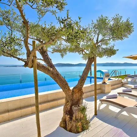 Luxurious With Private Pool Villa *