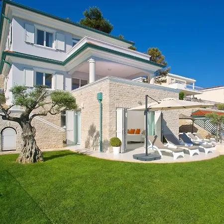 Luxurious With Private Pool צרבני ורך